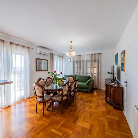 Maria Апартаменты *