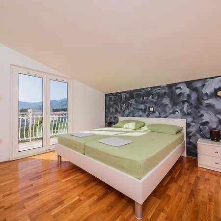 Maria * Каштела